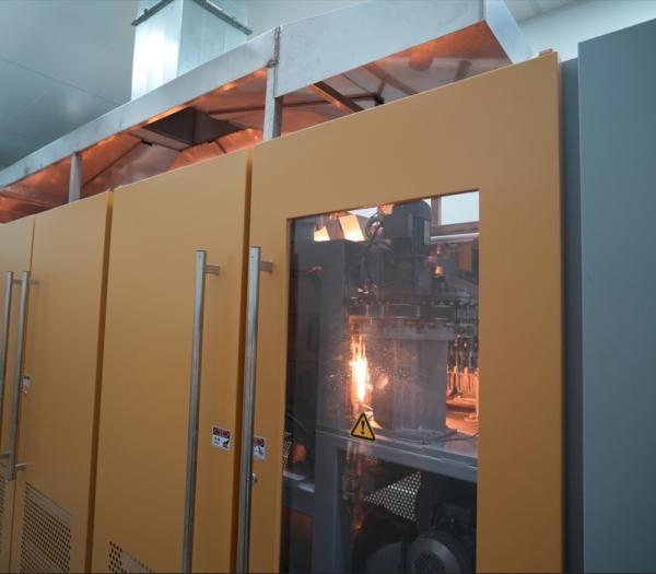Machine de soufflage de préforme de PET Solution de soufflage à haute vitesse et économe en énergie
