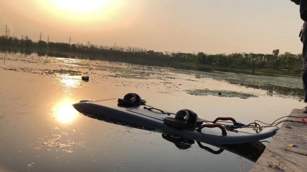Composite electric surfboard with the battery capacity 72V 30A