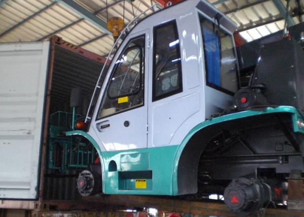4 Wheel Drive Diesel 11Ton Telescopic Boom Crane With Min Turning Radius 6800MM