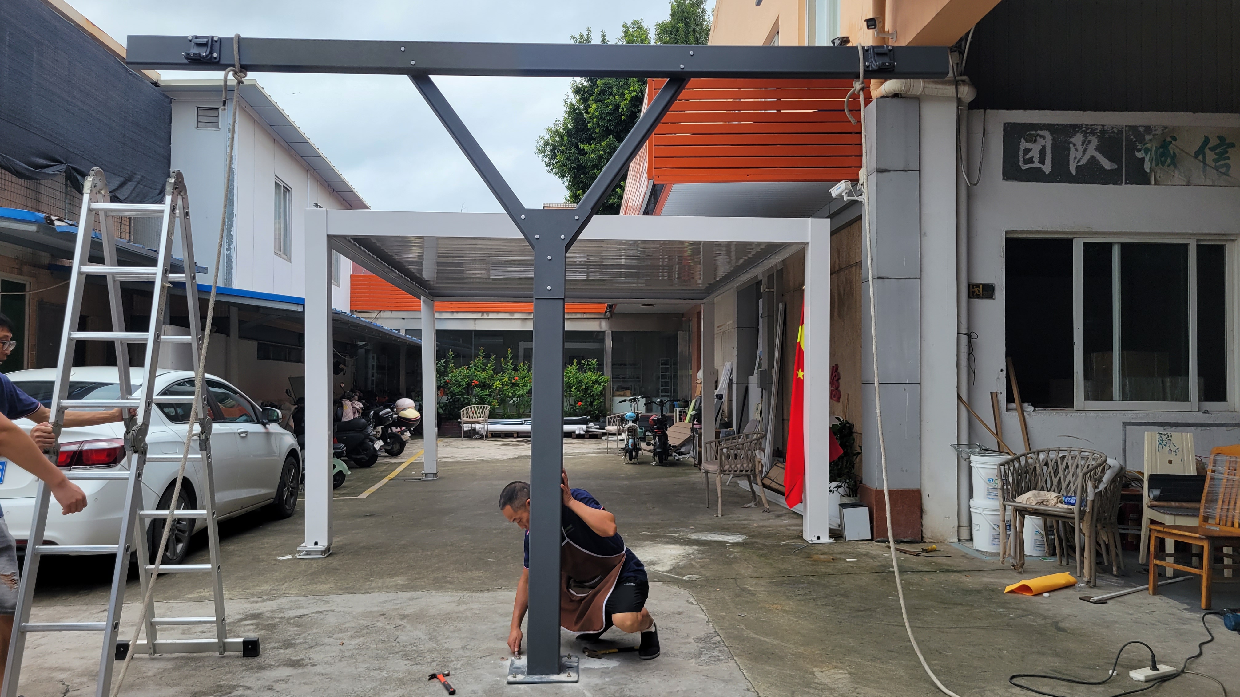 Luxury Freestanding Full Cassette Awning - Weatherproof RetractableShade for Garden & Terrace