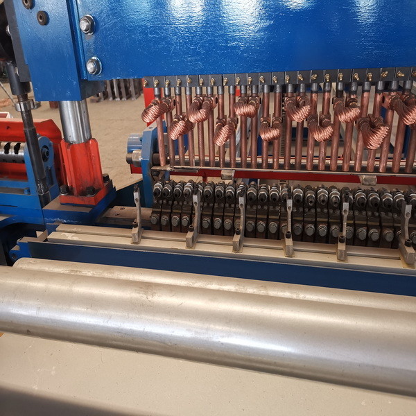 Dia 0.5mm Microalloyed Wire Welding Equipment Ribbed Weld Mesh