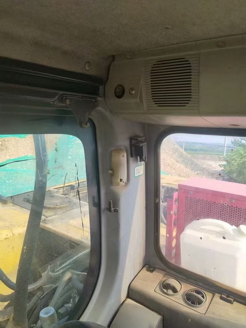 Эксплуатационный экскаватор Komatsu 220-7, экскаватор, произведенный в Японии