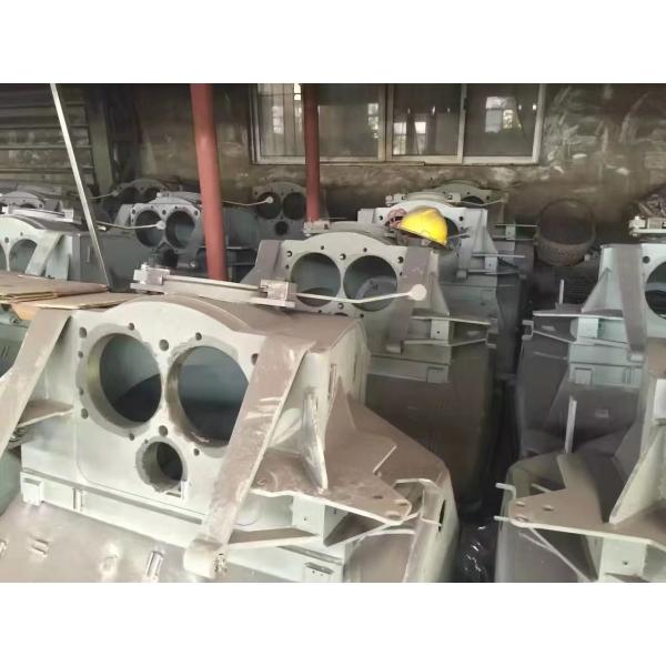 La trémie orange résistante à l'usure est parfaite pour différents modèles de camions à pompe