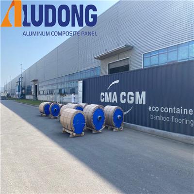 0.18mm Ultra Thin Glossy PE / PVDF Coated Aluminium Coil para impressão de revestimento de sinalização