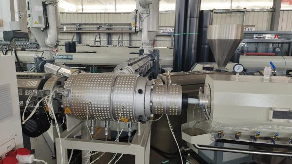 Pièces à paroi solide fabriquées ABA Trois couches co-extrusion PE Pipe Line Design à vis unique
