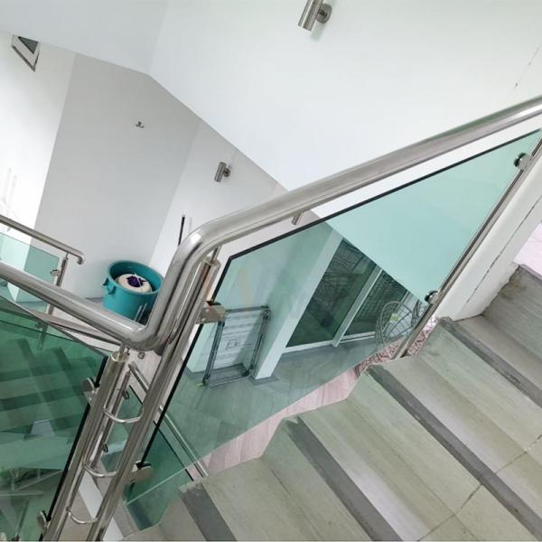 Cerca de vidro de aço inoxidável Good Corrosion Resistant do corrimão de 1.2mm 1.5mm 2mm Inox