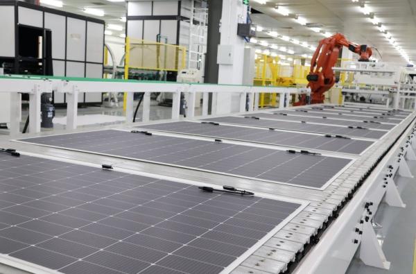 Coefficient de température de puissance maximal de -0,26% 580W 40V Panneau solaire monocristallin flexible avec revêtement poli
