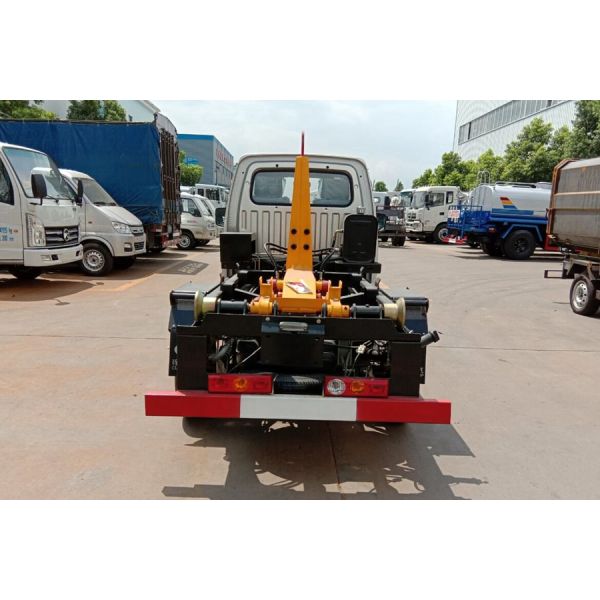 Foton 3cbm/3000liters Garbage Truck , Hook Lift Arm Type Garbage Transfer Truck