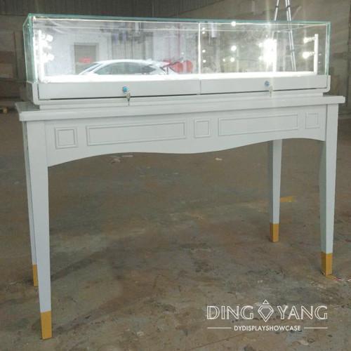 Simple Beautiful Jewelry Showcase Display With High - End Led Light