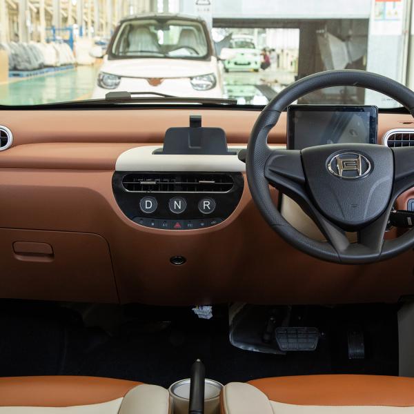 EEC EV Cars Chinese Right Hand Energy Car with 205KM Range and 100km/h Max Speed