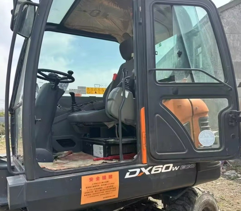 Предыдущая владение Doosan колесный экскаватор DX60W Общая ширина транспортировки 2000 мм