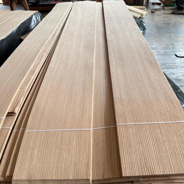 Feuille de placage en chêne rouge tranché sur quartier 0,45 mm, placage en bois naturel