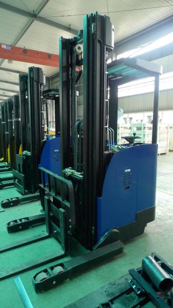 2000kg Electric Powered Pallet Truck 2495mm Mast Height High Strength Frame