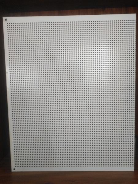 China Manufacturer Perforated Soundproof and Fireproof Aluminum Metal Roof Profile Clip-in Ceiling