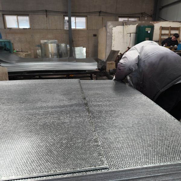 Silver Decoration Architectural Perforated Metal Panels Round Holeshape