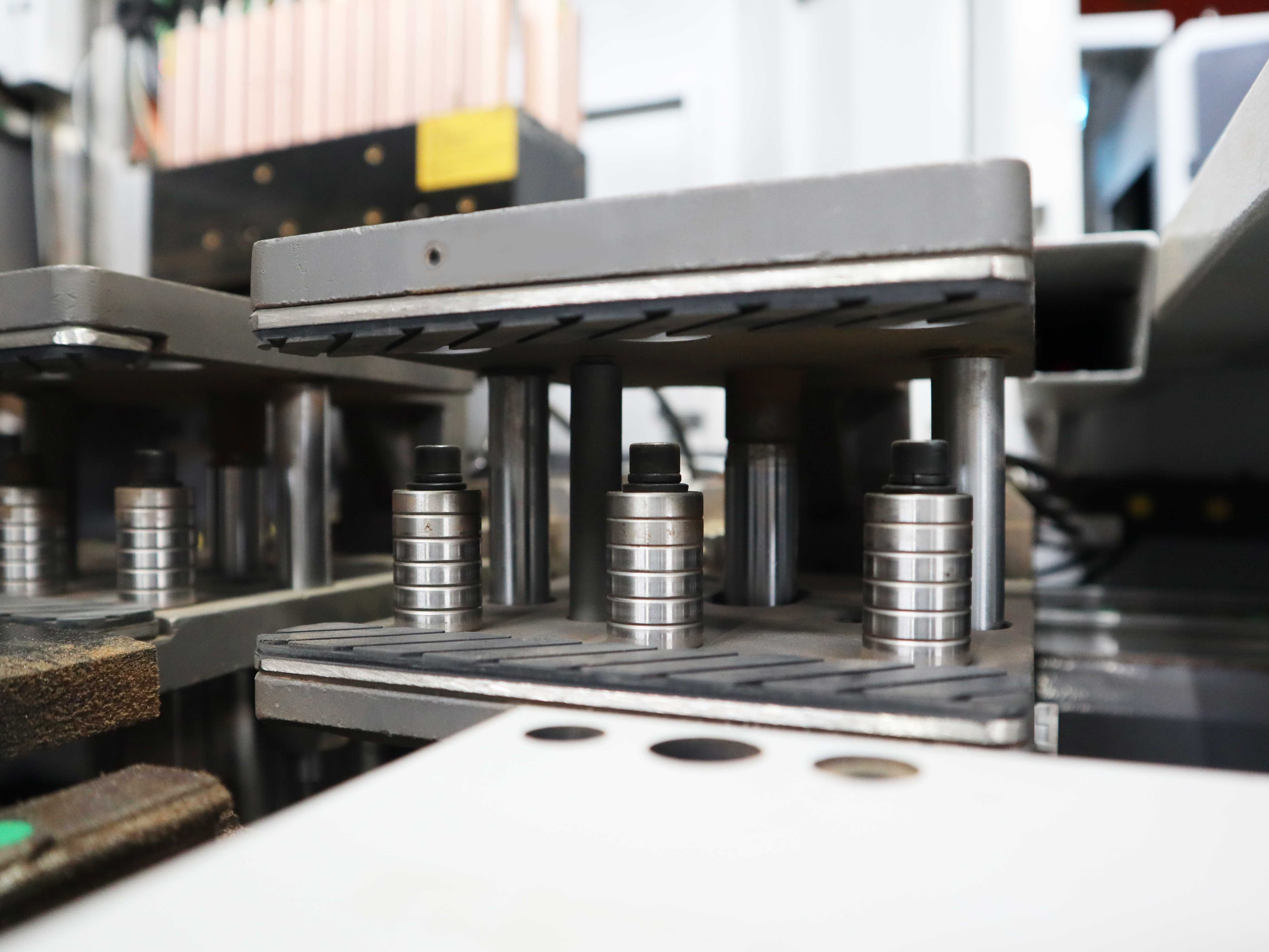 Искусственная машина расточкой CNC доски для деревянной мебели панели шкафа отверстия