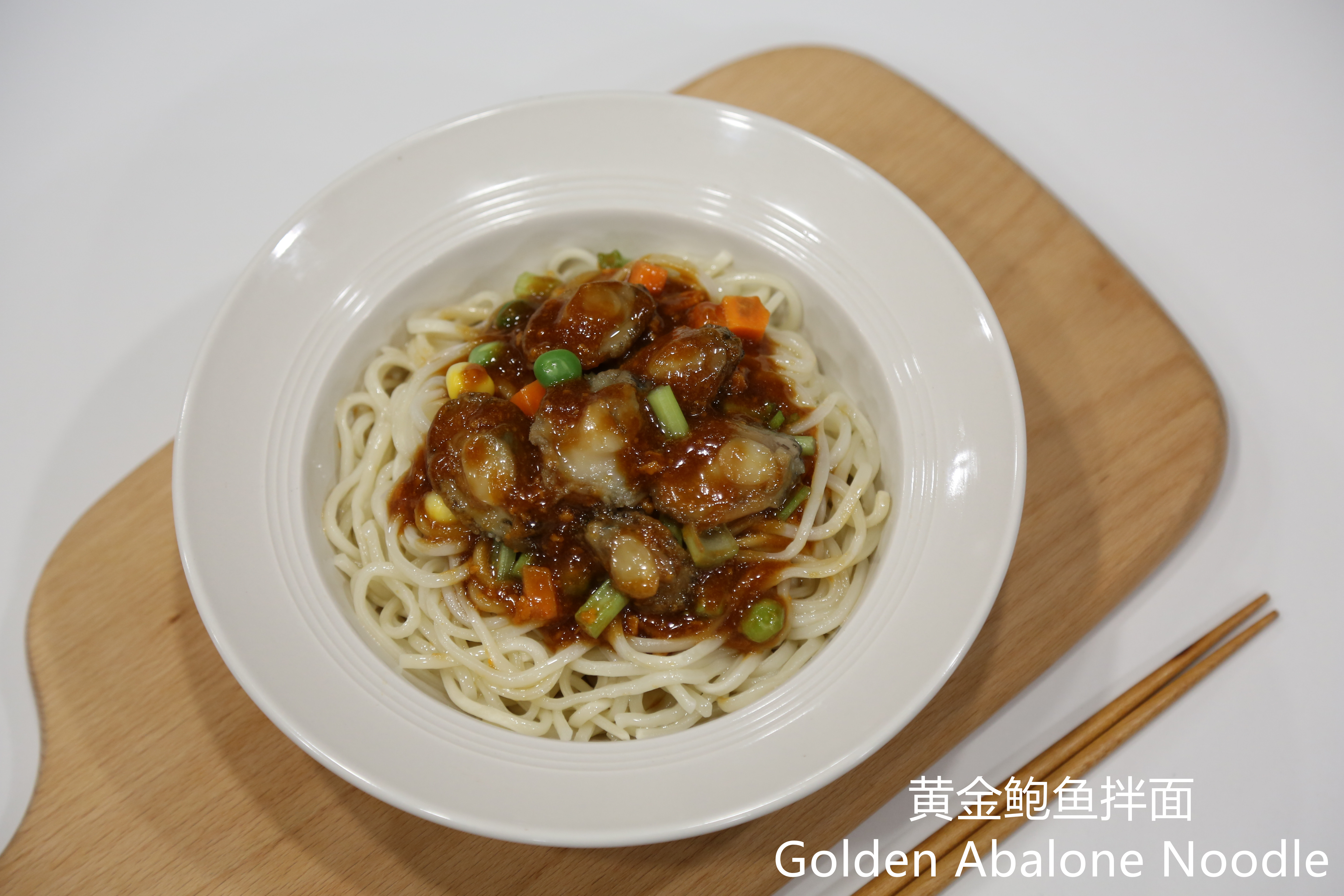 Здоровая очень вкусная лапша галиотиса пшеничной муки золотая