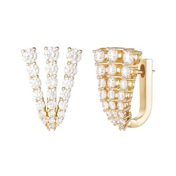 C'est une jolie boucle d'oreille à vis à l'arrière.