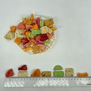 Biscoitos de arroz crocante cozido com amido de tapioca em forma múltipla