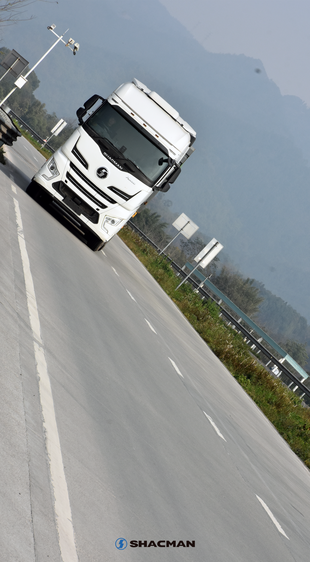 SHACMAN X6000 6x4 Tractor Truck Smart Sleeper Cab Semi Trailer Towing Vehicle Long Distance Freight