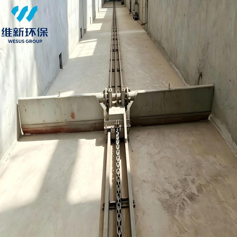 Monorail Sludge Scraper with High Sludge Concentration Adaptability and Compact Structure for Rectangular Horizontal Flow Sedimentation Tanks