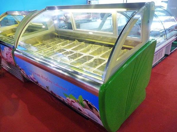 18 Trays R404a Green Commercial Ice Cream Display Freezer For Shop