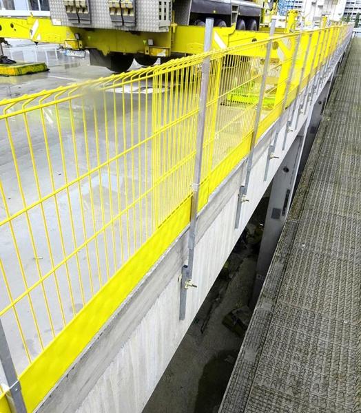 La barrière de protection des bords à déploiement rapide permet de gagner du temps sur les chantiers de construction