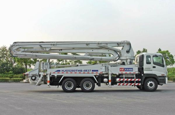 6x4 Mobile Concrete Pump Truck with Germany Rexroth Hydraulic System 37m 360HP