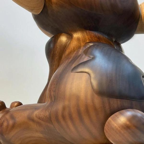 No Deformed Stitch Small Wooden Sculptures Ornaments Varnished Surface