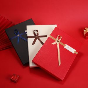 Boîte d'emballage personnalisable idéale pour chemises, pyjamas foulards albums photo et souvenirs d'affaires