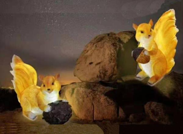 A pair of squirrel Lawn lights garden resin animal lamp park scenic lawn decoration cartoon landscape