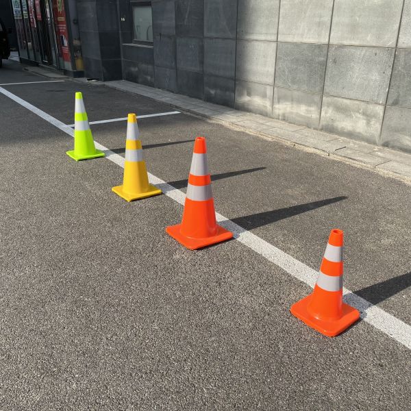 100% 45cm 1.05kgs Virgin PVC Traffic Cone for Traffic Management Flexible Orange Green and High Visibility