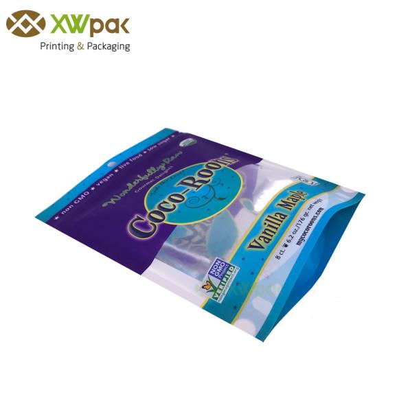 En plastique inférieurs ronds de fermeture éclair tiennent des poches pour la