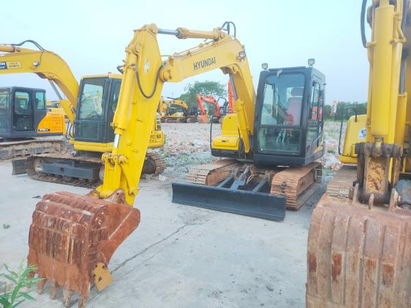                  Used Hyundai MIDI Crawler Excavator R80-7 Low Price, Secondhand 8 Ton Track Digger Hyundai R55 R60 R80 on Promotion Best Condition             