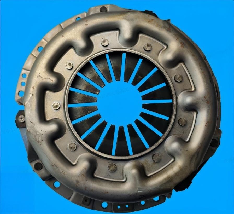 Manual Transmission Clutch Pressure Plate 30210-P2701 for Nissan QD32 Pickup