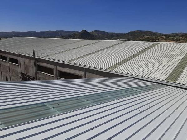 Q355B Steel Structure Warehouse With FRP Skylight And Glass Wool / PU Sandwich  Insulation