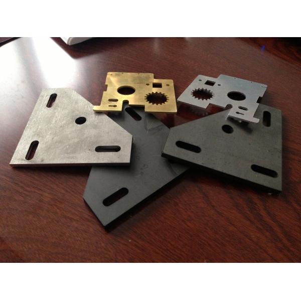 500W CNC fiber laser cutter for steel , brass and Alumnium industry processing