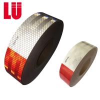 POINT prismatique bande réfléchie rouge et blanche de C2 avec les marques noires