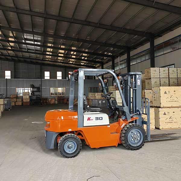 Cummins QSF2.8T Diesel Powered Forklift EPA Standard 3ton Forklift Triplex Mast