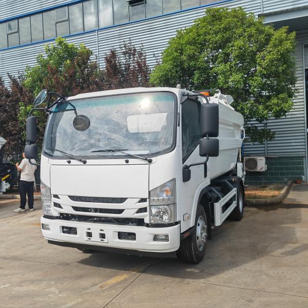Isuzu Rear Loader Garbage Truck  Food Waste Disposal Truck For Efficient Garbage Compression
