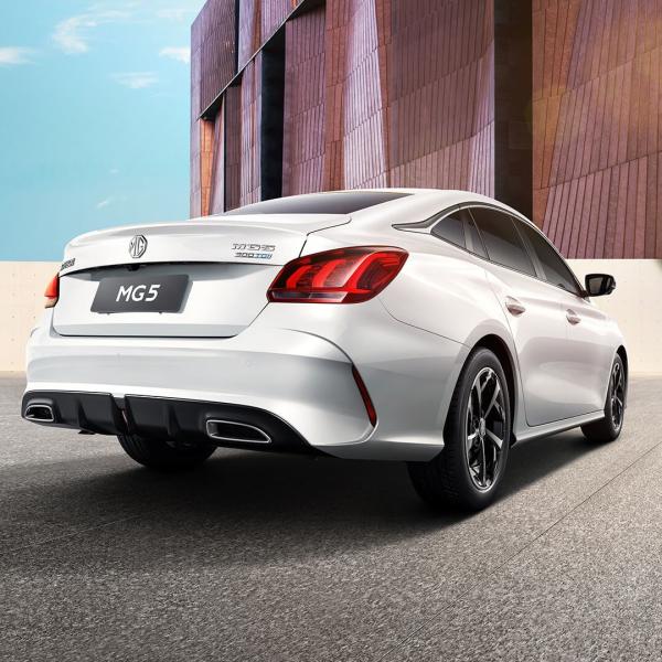E-mark Sedan MG5 Car 180km/h Speed 6L/100km Consumption Safe Airbags 2680mm Wheelbase
