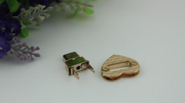 Fashionable novelty gunmetal color heart shape bag accessories metal twist lock for handbag