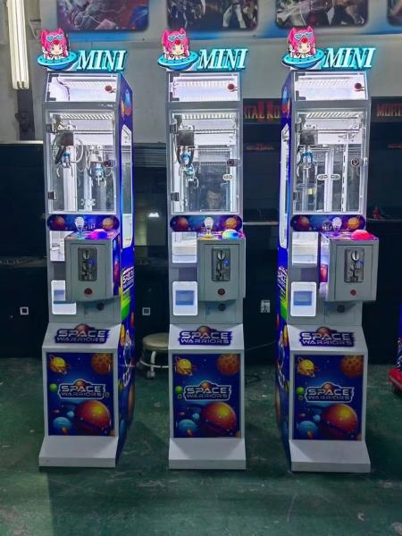 Dreamland Hardware Coin Operated Lucky Claw Games Cheap Mini Toy Claw Crane Machine