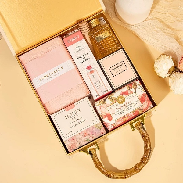 Suitcase Style Rigid Gift Boxes With Bamboo Handle For Luxury Packaging