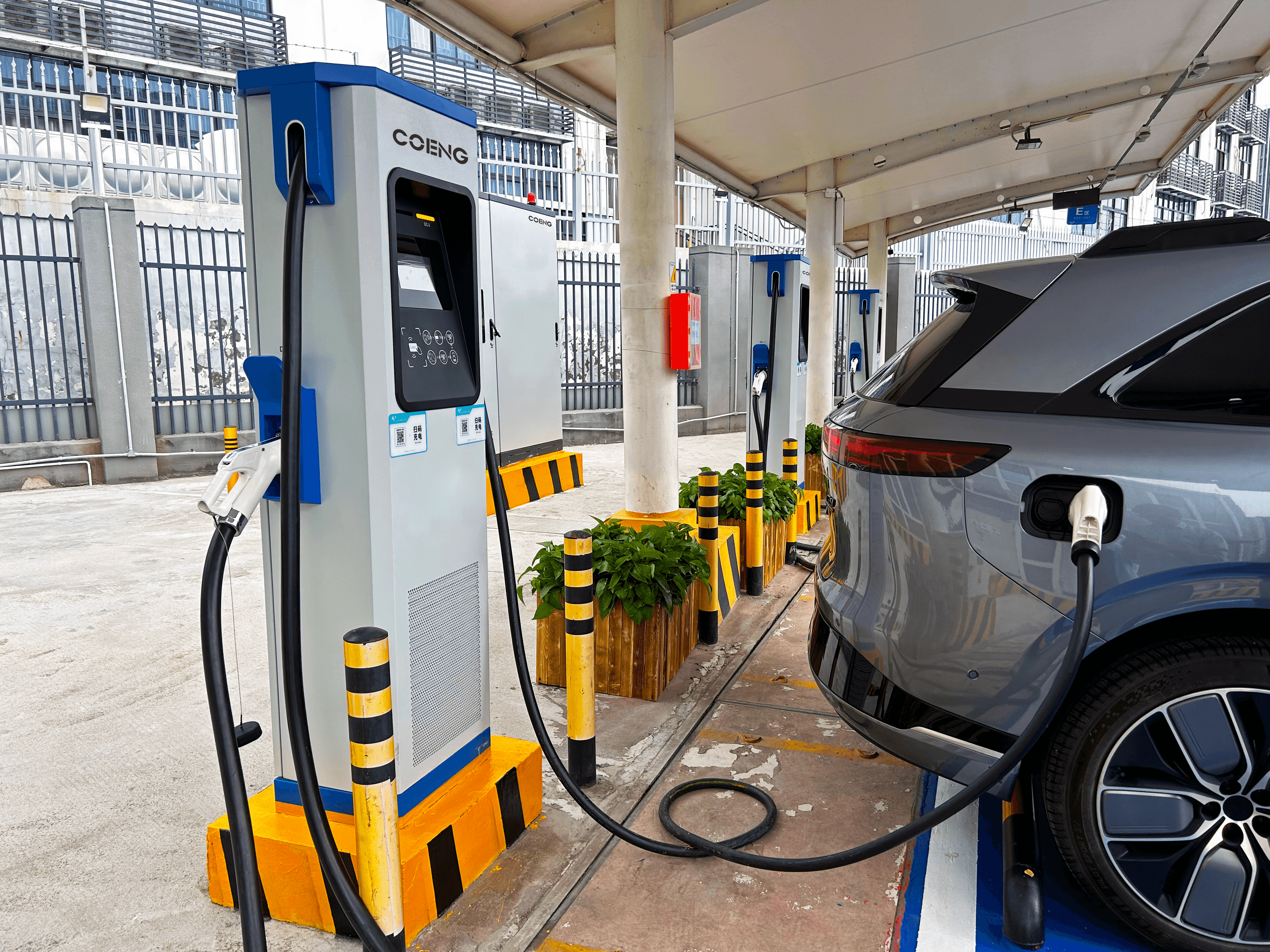 Электрическое транспортное средство портативная EV зарядная станция 7-дюймовый сенсорный экран дисплей воздушно-охлаждаемая возобновляемая станция энергии