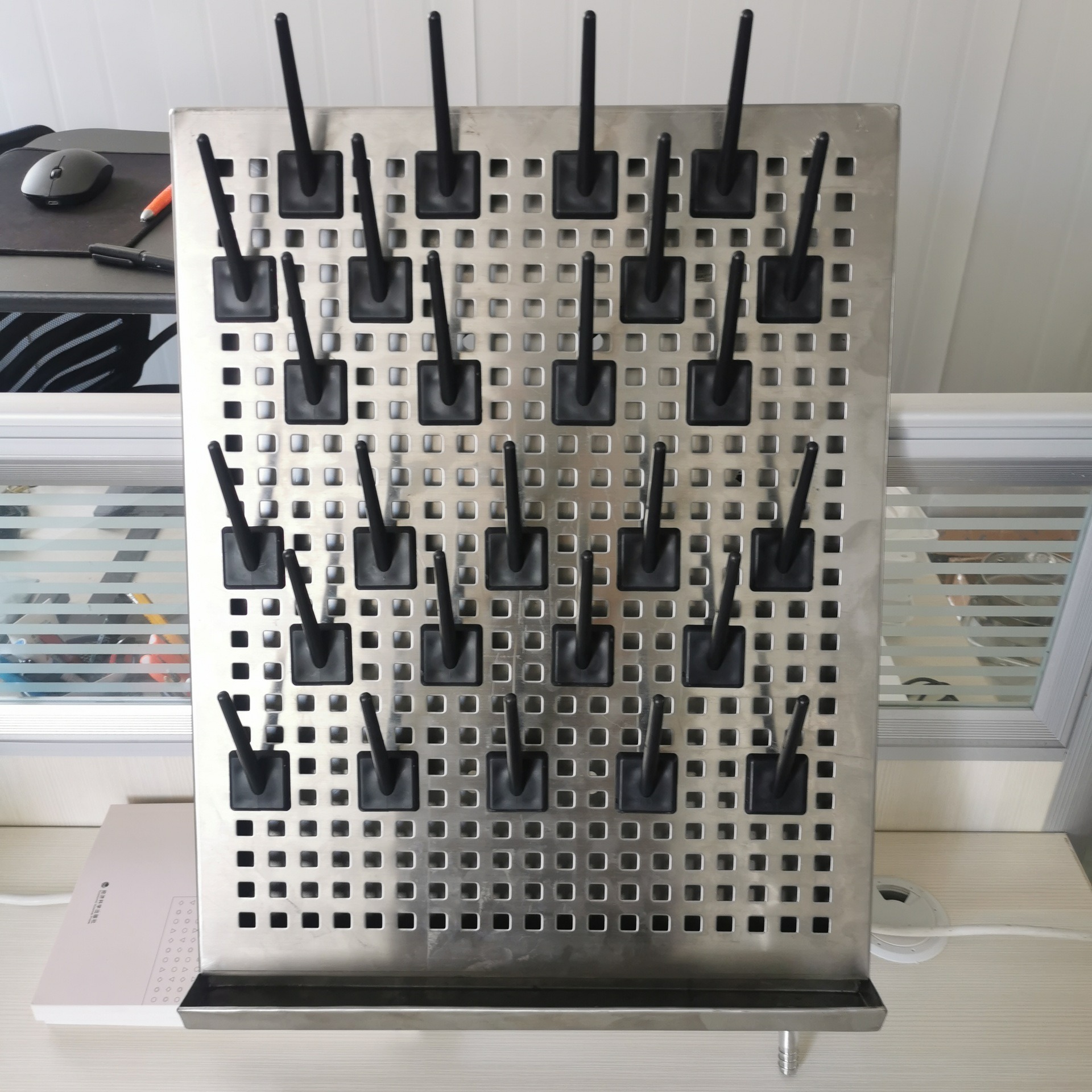 Heavy Duty 304 Stainless Steel Pegboard Multifunctional Wall Mounted Lab Drying Rack