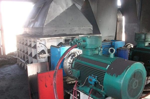 450t/H 300mm feed size Dia600mm Roll Mineral Vibrating Screen