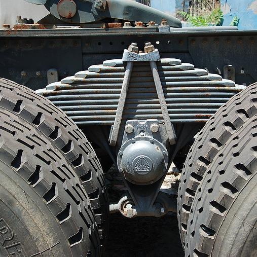 HOWO 6X4 Tractor Truck for Heavy Duty Transport Hydraulic Steering Power Assistance