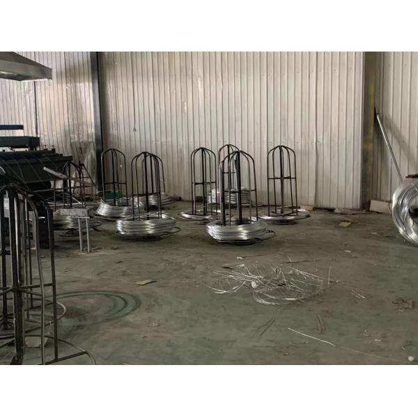 Сплетенная 1 x 1 гальванизированная сваренная ячеистая сеть для клетки птицы/клетки кролика/животной клетки