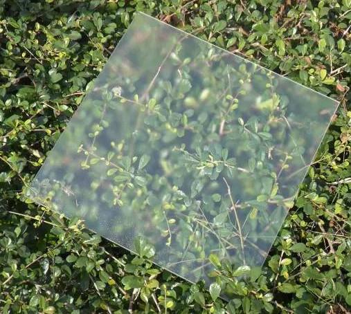 Venda a quente 3,2 mm-4 mm Ultra-Clar Low Iron Tempered Solar Glass para painéis solares